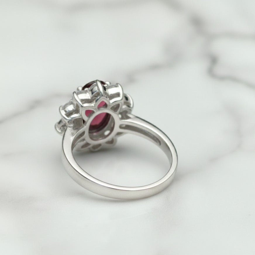 Red Garnet Ring – 7×9 mm Oval Cut | 925 Sterling Silver with Moissanite