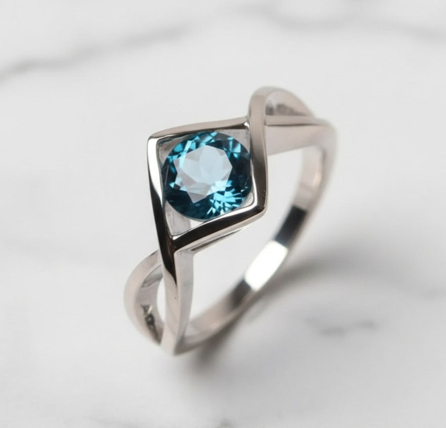London Blue Topaz Ring in Rhodium-Plated 925 Sterling Silver